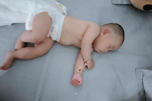 东海怀孕肚子撑的难受